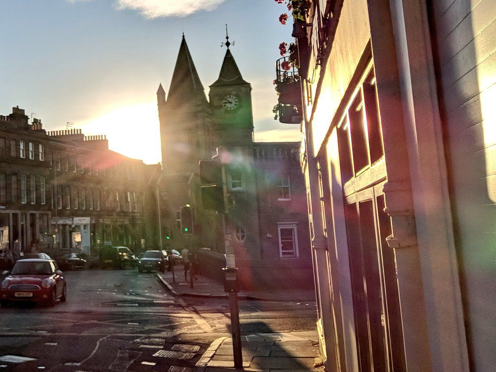 oh my god twitter doesn’t include alt text from images in their API